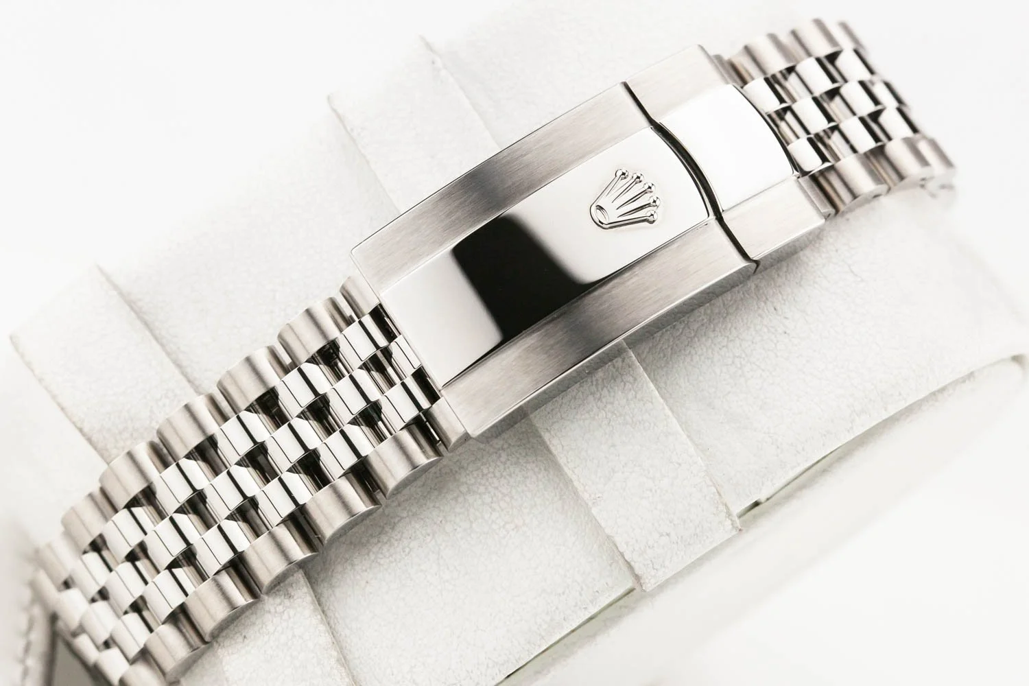 Rolex Datejust 41 Silver Fluted Jubilee 126334 — Watch